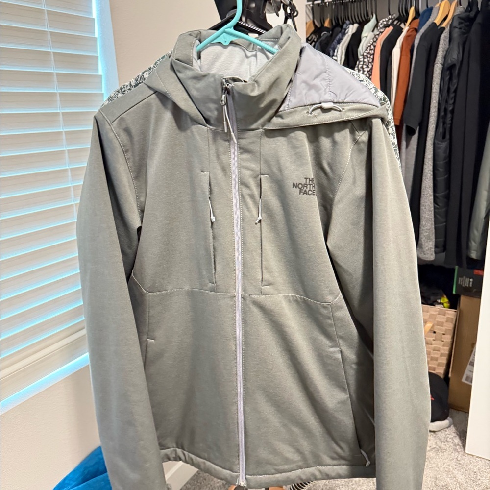 The North Face Men's Light Gray Performance Jacket